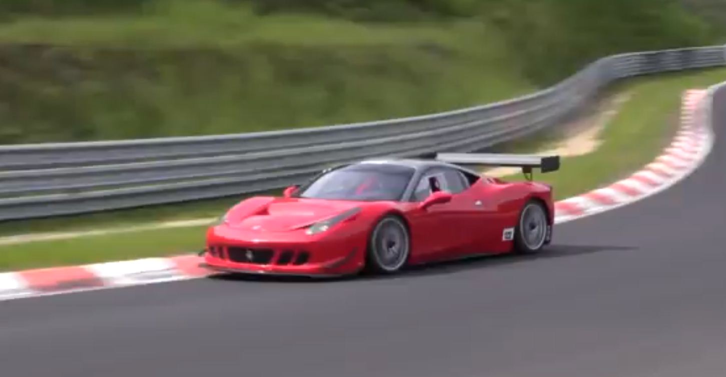 Crash d'une Ferrari à 200 km/h sur le circuit de Nurburgring