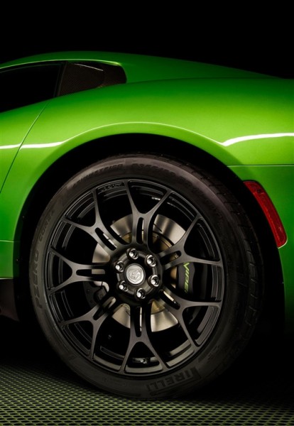 srt-viper-styker-green_2