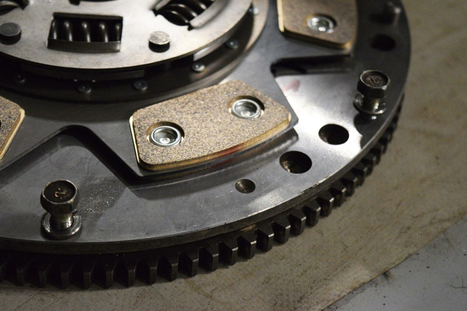 Tout ce qu'il faut savoir sur le volant moteur (volant d'inertie)