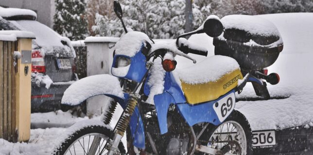 L'assurance moto avec suspension intempéries