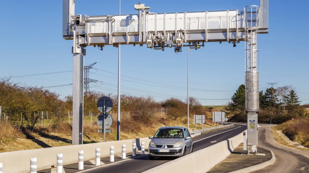 Péages sans barrière sur les autoroutes en France.